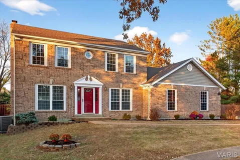 $395,000 | 2705 Bluff Creek Court, St. Louis, MO 63129