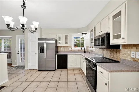 $395,000 | 2705 Bluff Creek Court, St. Louis, MO 63129