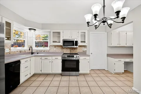 $395,000 | 2705 Bluff Creek Court, St. Louis, MO 63129