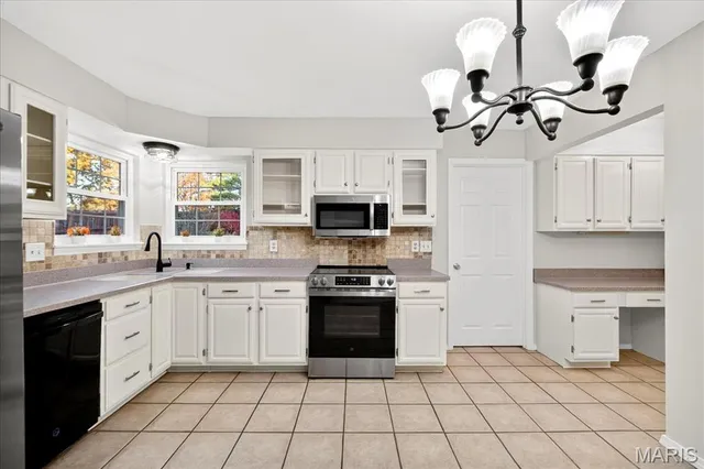 $395,000 | 2705 Bluff Creek Court, St. Louis, MO 63129