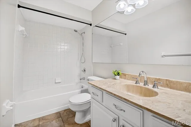 $395,000 | 2705 Bluff Creek Court, St. Louis, MO 63129