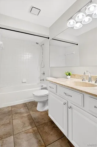 $395,000 | 2705 Bluff Creek Court, St. Louis, MO 63129