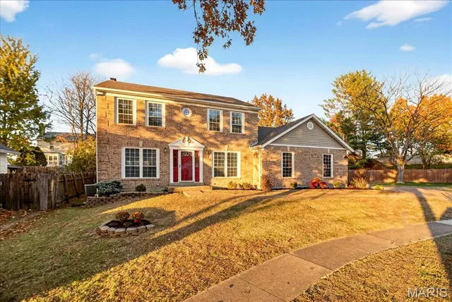 $395,000 | 2705 Bluff Creek Court, St. Louis, MO 63129