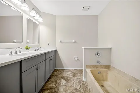 $395,000 | 2705 Bluff Creek Court, St. Louis, MO 63129