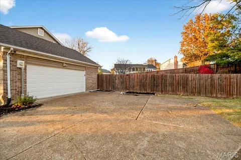 $395,000 | 2705 Bluff Creek Court, St. Louis, MO 63129