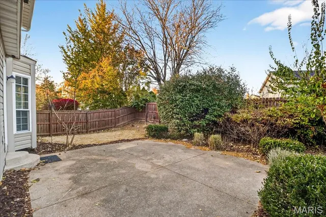 $395,000 | 2705 Bluff Creek Court, St. Louis, MO 63129