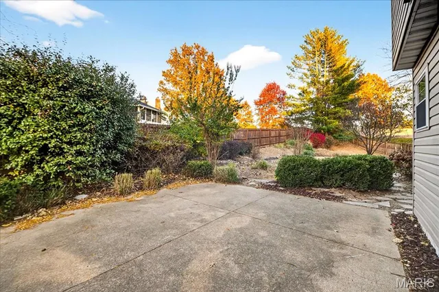 $395,000 | 2705 Bluff Creek Court, St. Louis, MO 63129