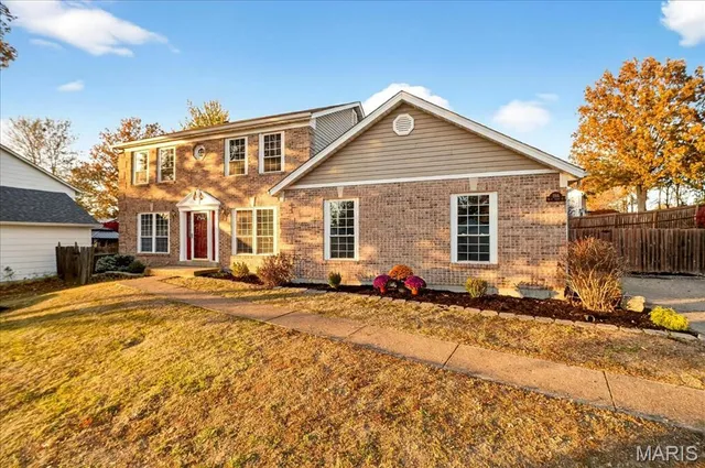 $395,000 | 2705 Bluff Creek Court, St. Louis, MO 63129
