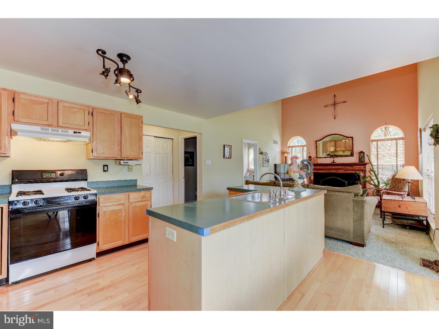 652 Melvin Road Telford, PA 18969 - Photo 3 of 25 a kitchen with refrigerator and stove