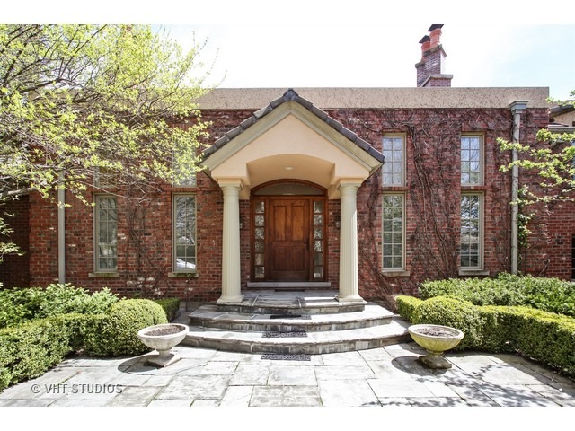 1203 Whitebridge Hill Road Winnetka, IL 60093 - Photo 3 of 24 a front view of a house