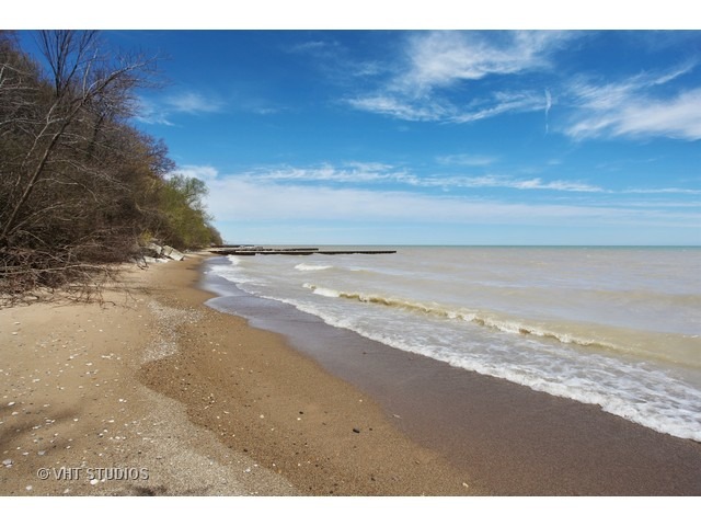 1203 Whitebridge Hill Road Winnetka, IL 60093 - Photo 23 of 24 a view of beach and ocean