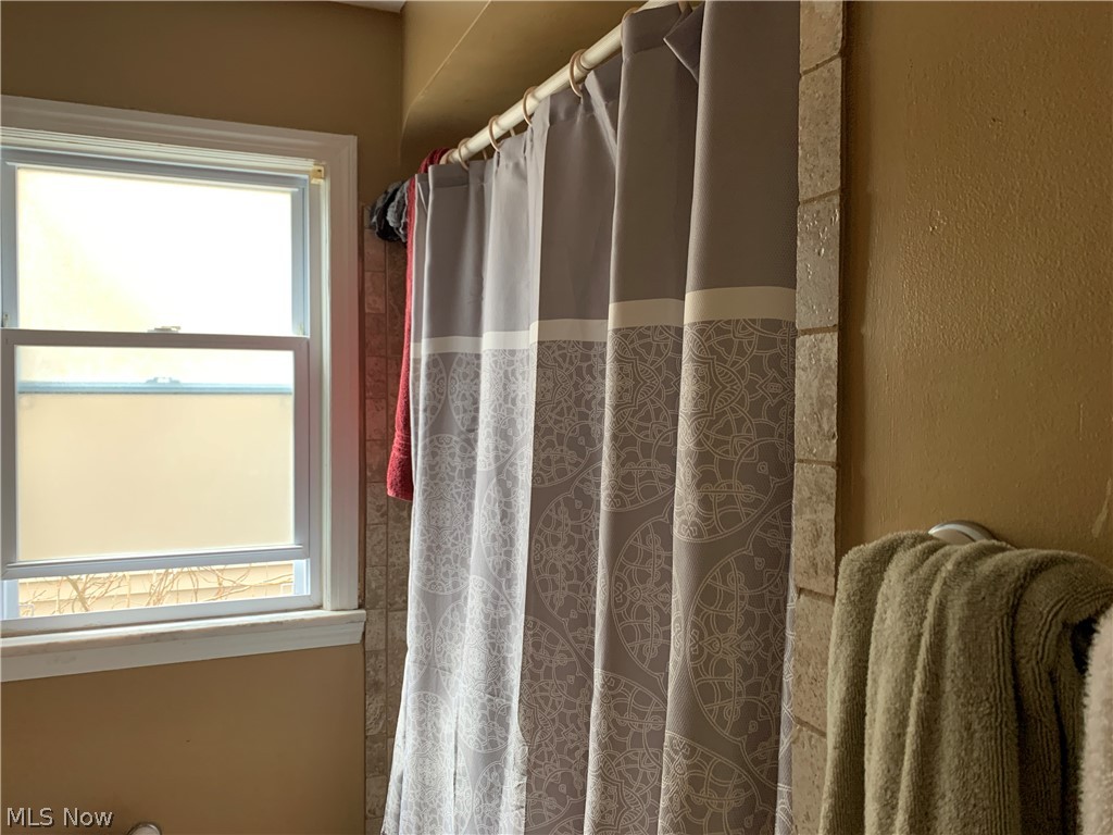4269 Bayard Road Cleveland, OH 44121 - Photo 9 of 16
