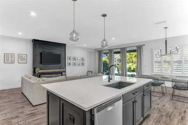 $459,999 | 5905 Silver Sun Drive, Apollo Beach, FL 33572