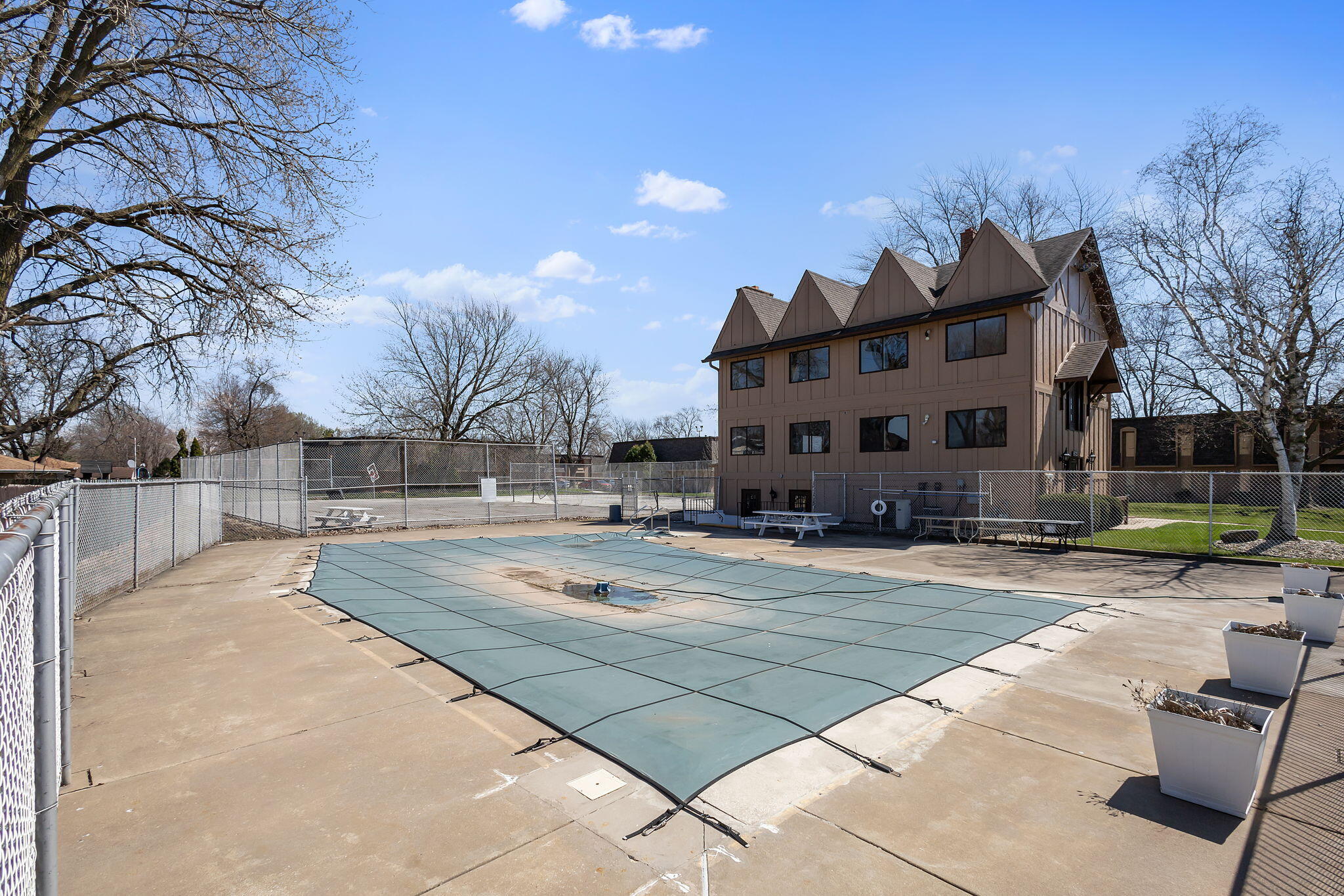 405 Old Stone Road, Unit 6 Munster, IN 46321 - Photo 19 of 25 2048x1365