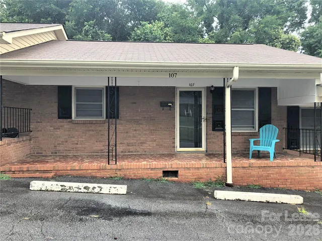 $950 | 107 Ferstl Avenue, Belmont, NC 28012