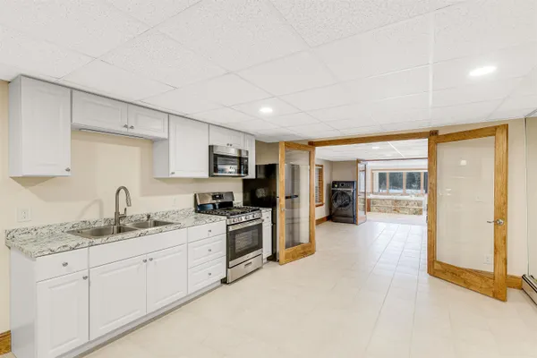 $2,100 | 19 Quimby Court, Danville, NH 03819