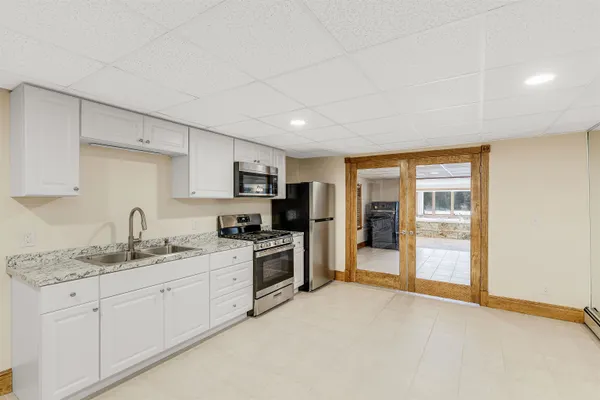 $2,100 | 19 Quimby Court, Danville, NH 03819