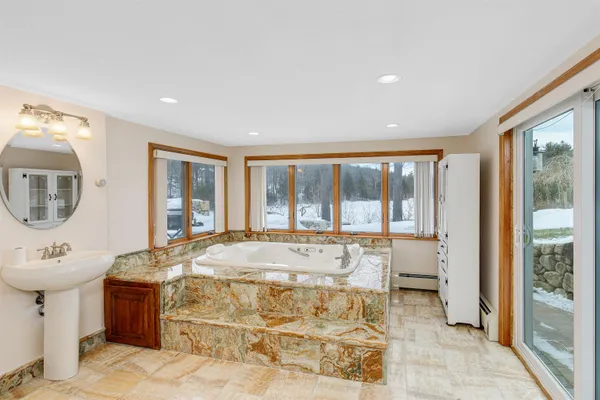 $2,100 | 19 Quimby Court, Danville, NH 03819