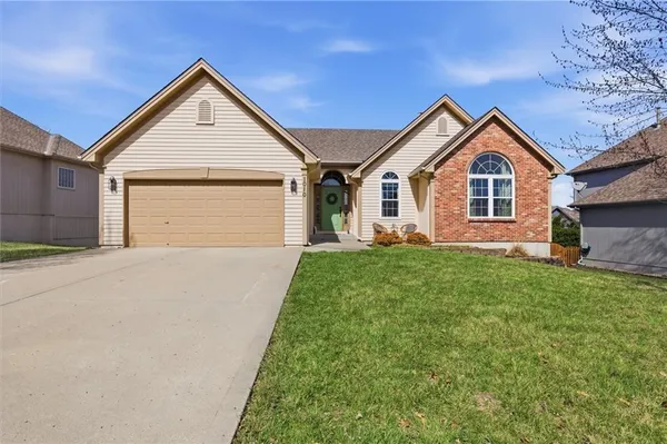 $435,000 | 1010 Wellington Way, Liberty, MO 64068