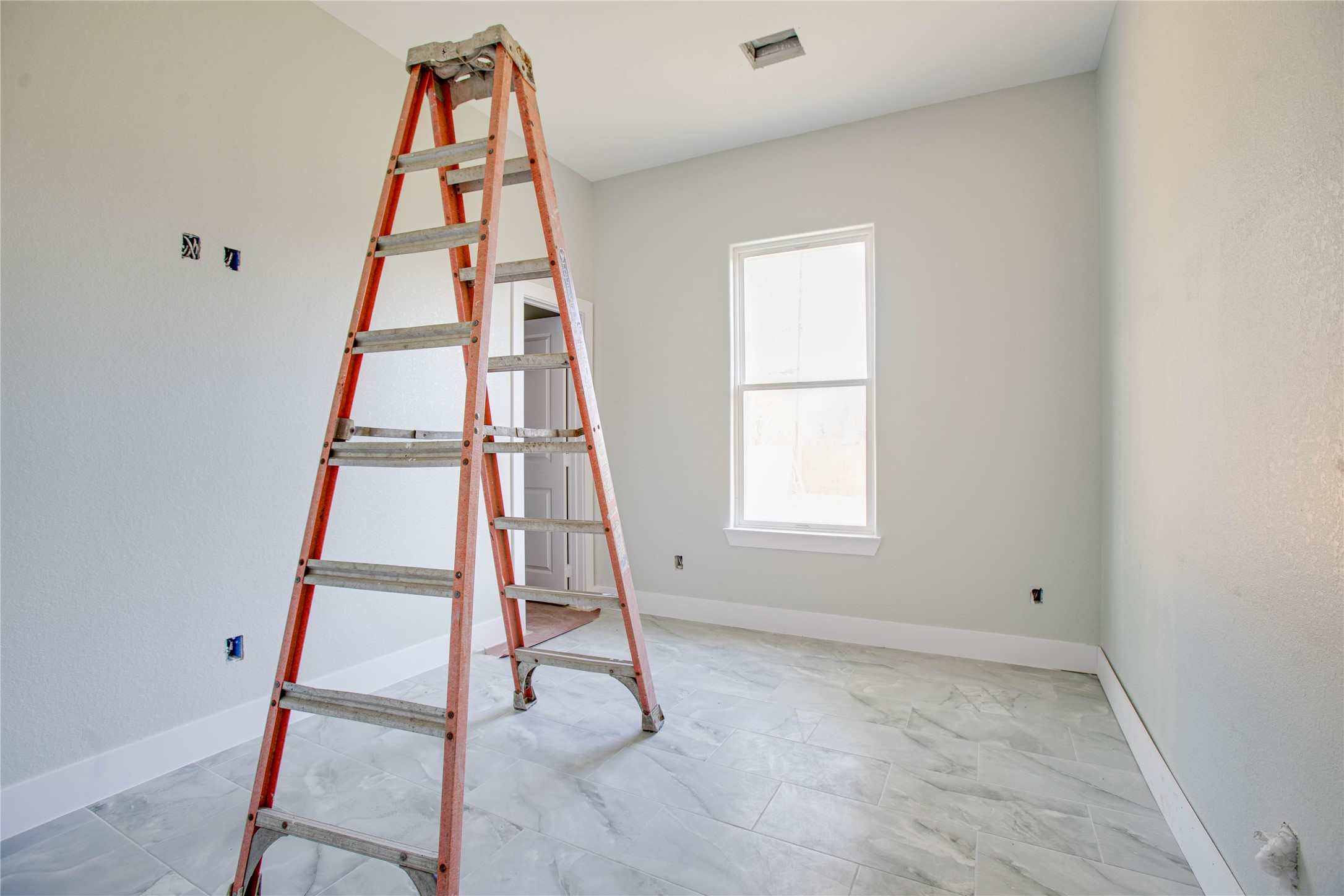 0 Rook Boulevard Houston, TX 77087 - Photo 13 of 15 an empty room with wooden floor and windows