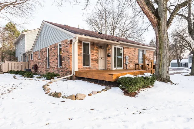$275,000 | 2912 Whittier Court, Ann Arbor, MI 48104