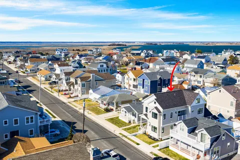 $2,299,000 | 117 East Syracuse Avenue, Wildwood Crest, NJ 08260