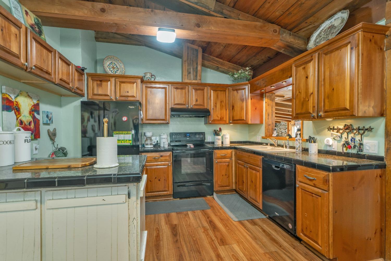 2525 Wells Road Placerville, CA 95667 - Photo 1 of 1 I could see myself in this kitchen, how about you?