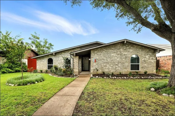 $2,600 | 1824 Castille Drive, Carrollton, TX 75007