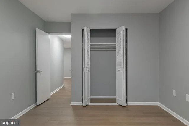 a view of entryway with bathroom