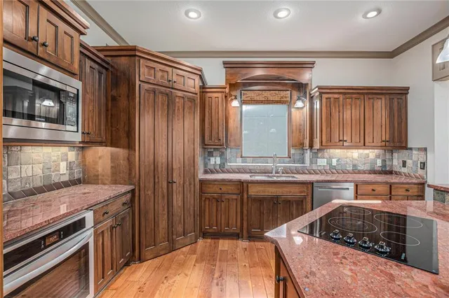 $785,000 | 9652 Pickering Street, Lenexa, KS 66227