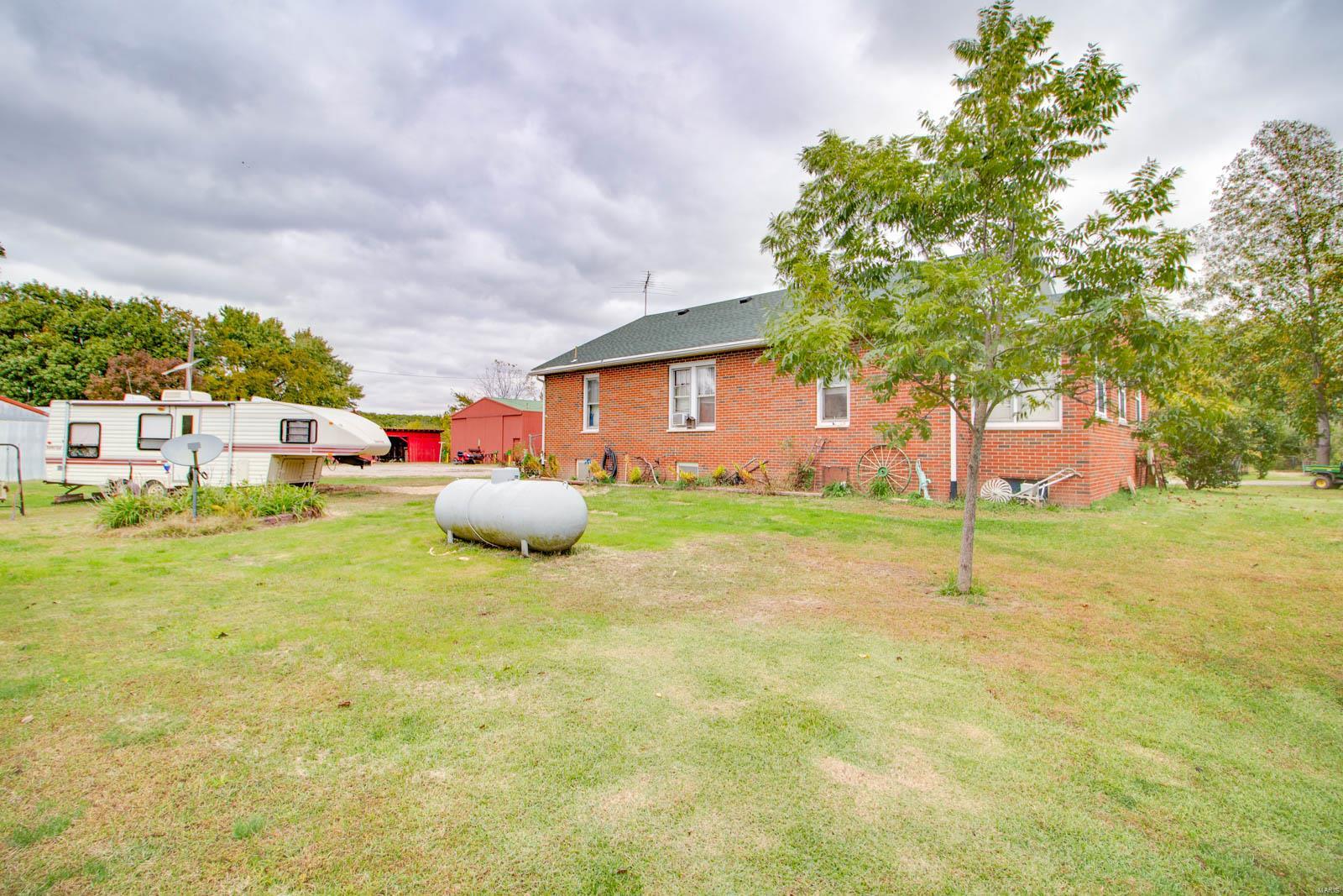 3697 Bono Road Staunton, IL 62088 - Photo 26 of 93
