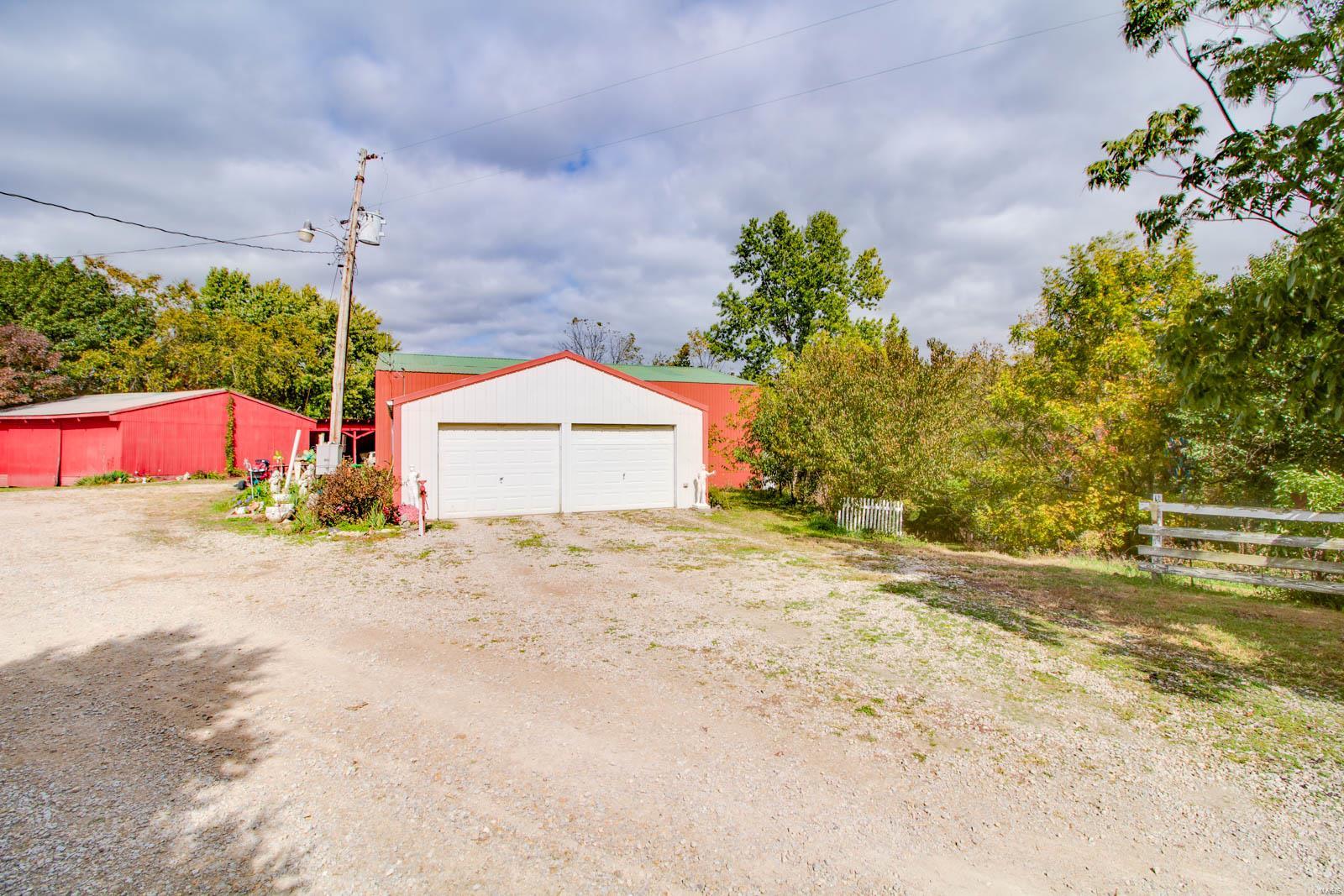 3697 Bono Road Staunton, IL 62088 - Photo 43 of 93
