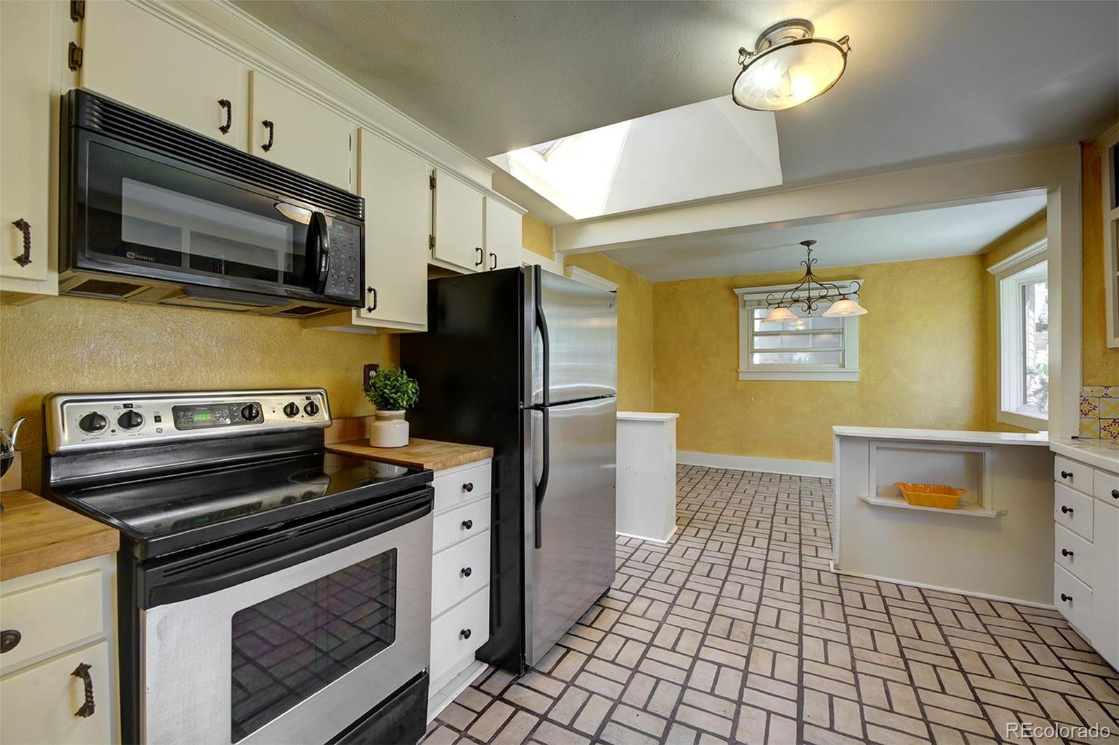 28424 Kinnikinnick Road Evergreen, CO 80439 - Photo 12 of 40 Gallery Image 12