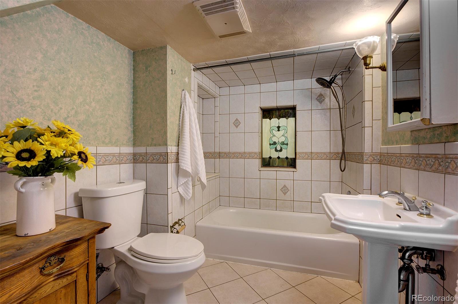 28424 Kinnikinnick Road Evergreen, CO 80439 - Photo 20 of 40 Gallery Image 20