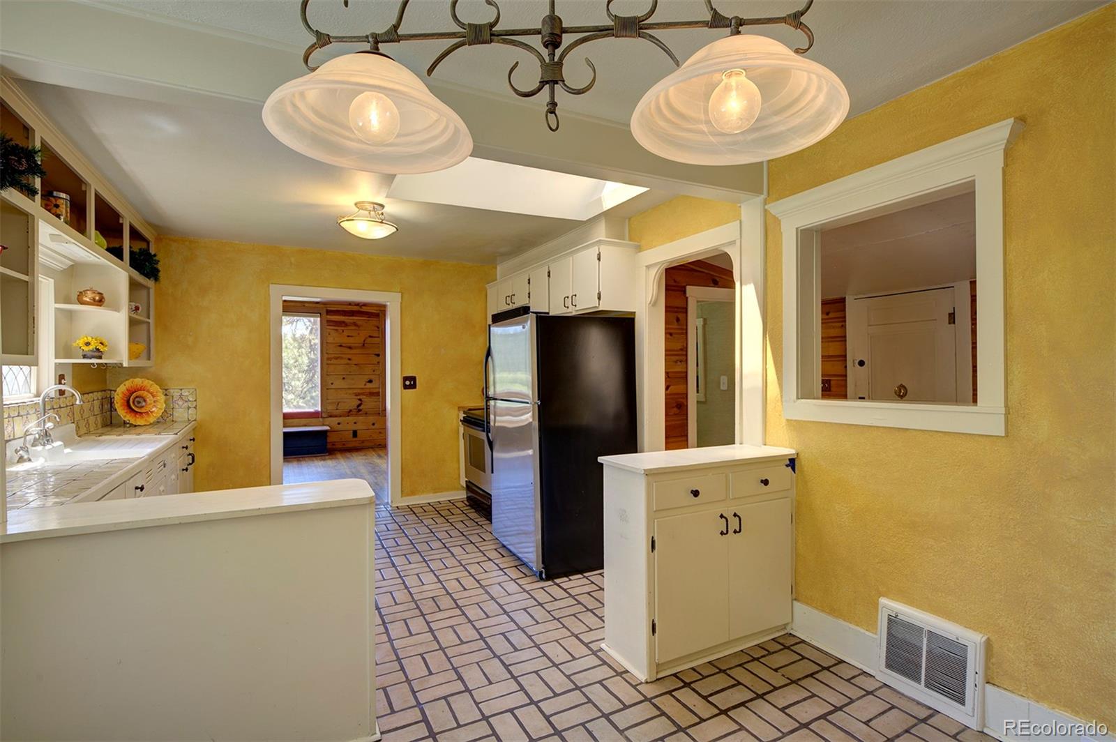 28424 Kinnikinnick Road Evergreen, CO 80439 - Photo 10 of 40 Gallery Image 10