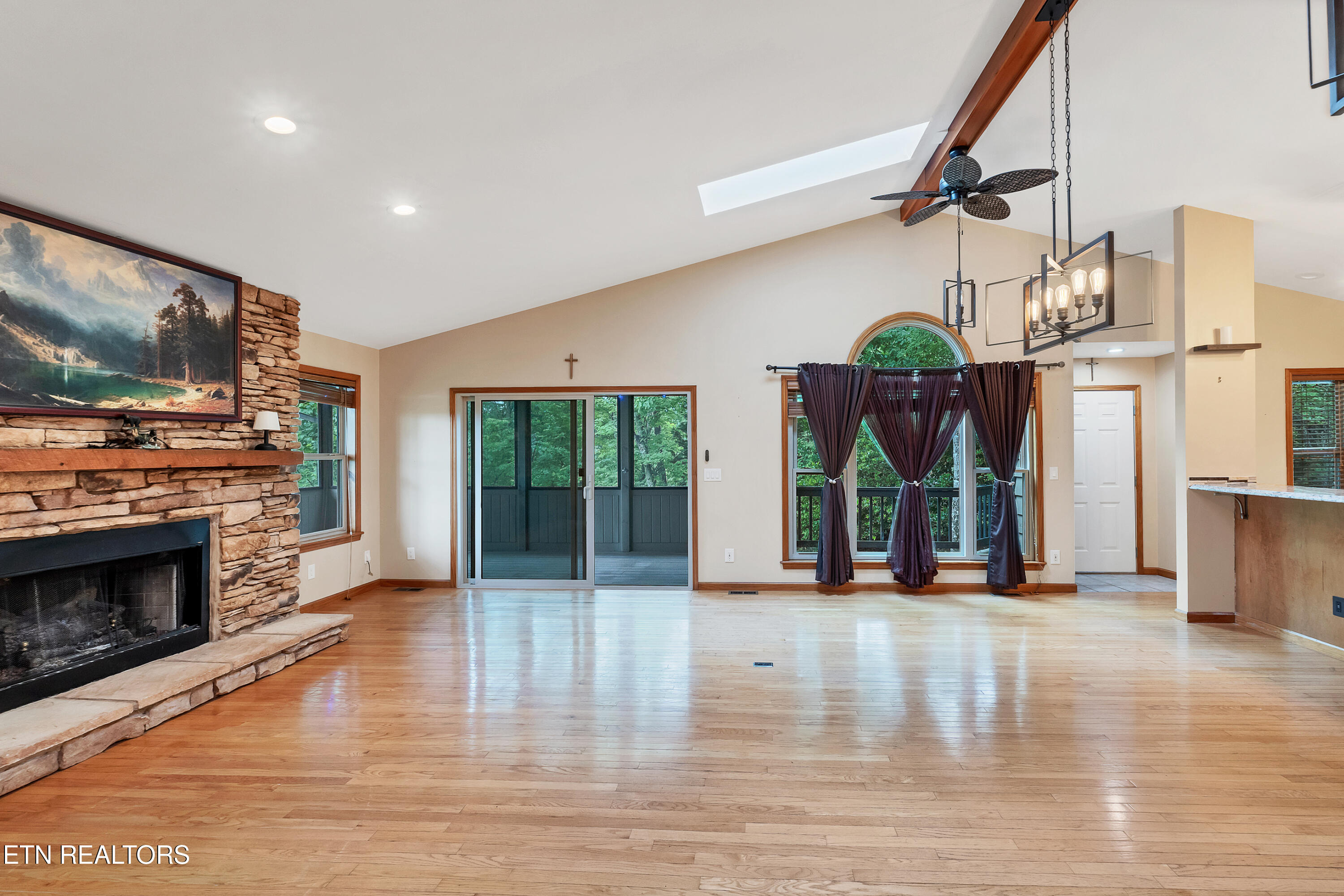 620 Hawk View Drive Townsend, TN 37882 - Photo 5 of 48 DSC04888-2