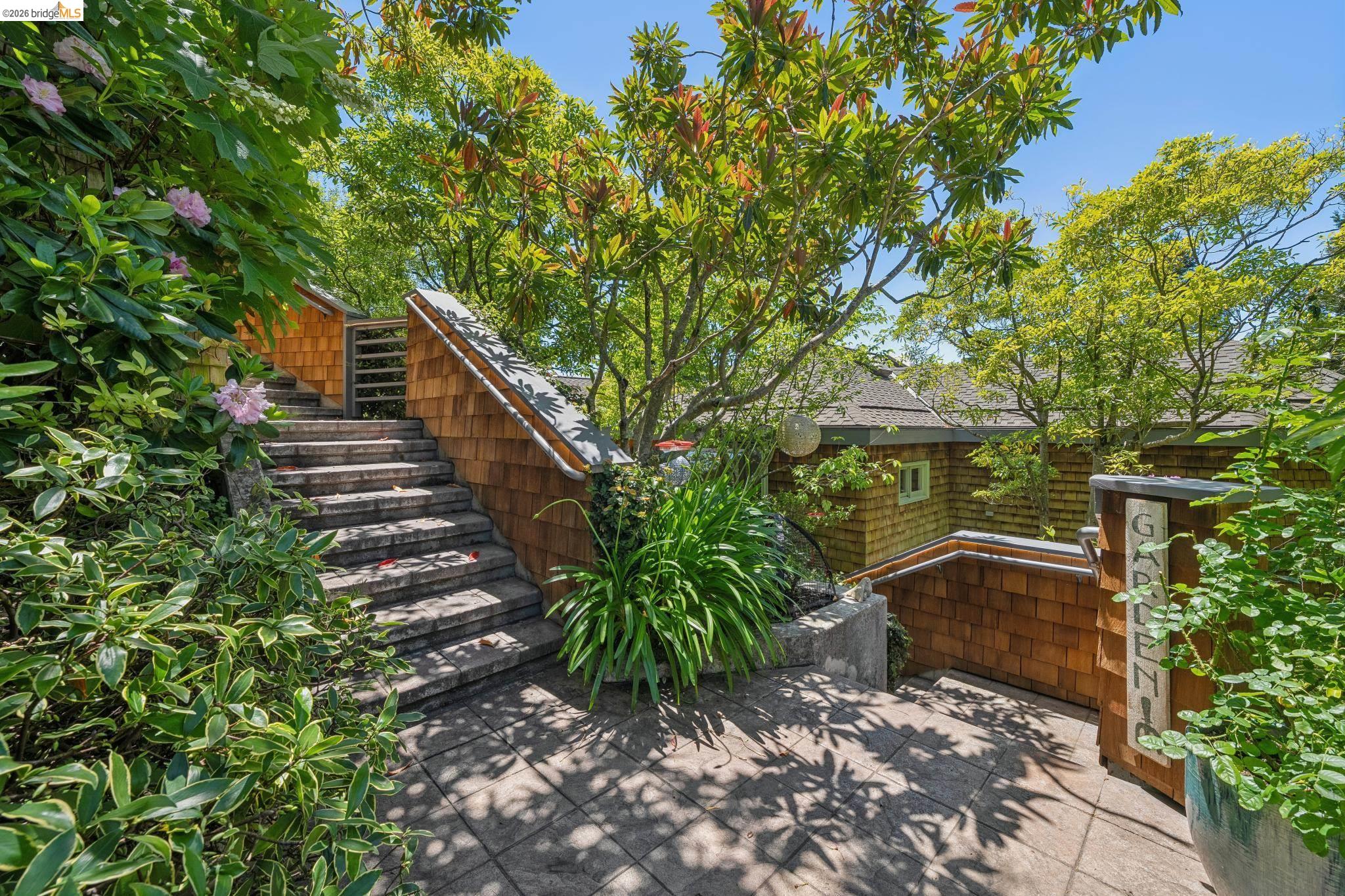 2223 Tunnel Road Oakland, CA 94611 - Photo 7 of 61