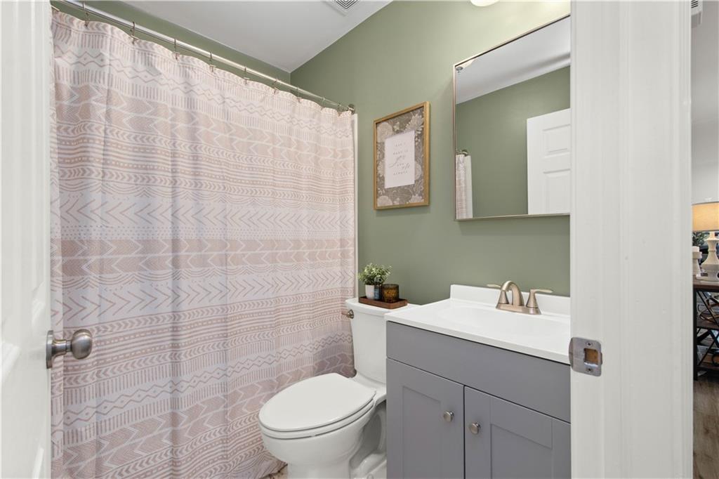 227 Davidson Drive Charleroi, PA 15022 - Photo 13 of 40 a bathroom with a sink toilet and shower