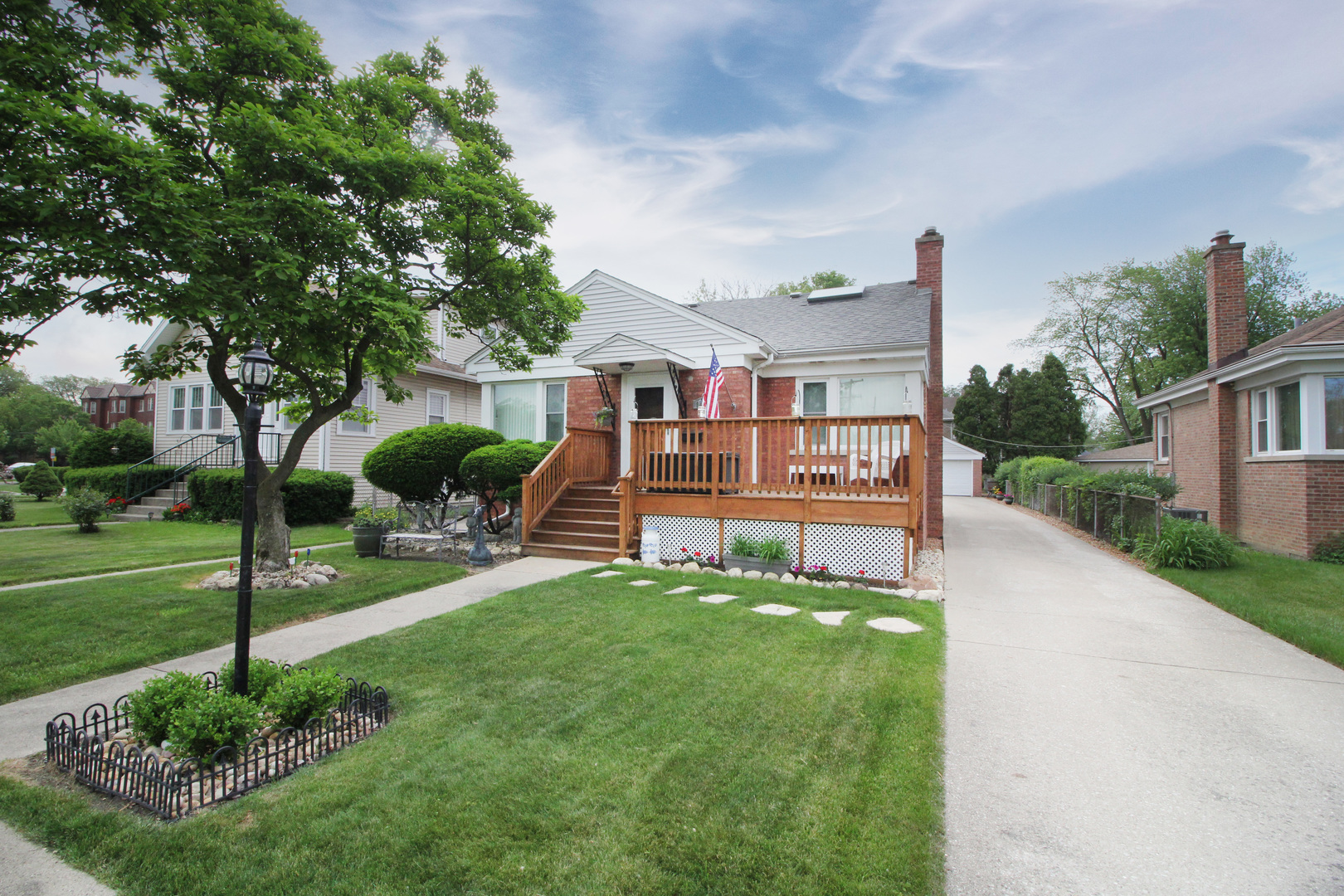8423 Riverside Avenue Brookfield, IL 60513 - Photo 2 of 28 a front view of a house with garden