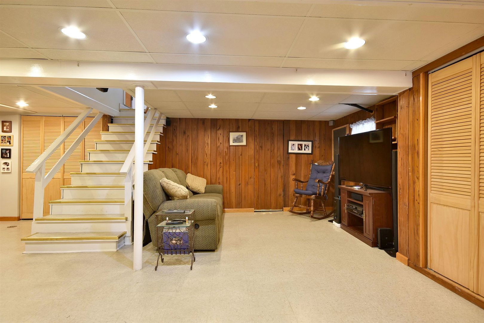 8423 Riverside Avenue Brookfield, IL 60513 - Photo 22 of 28 a living room with furniture and a flat screen tv