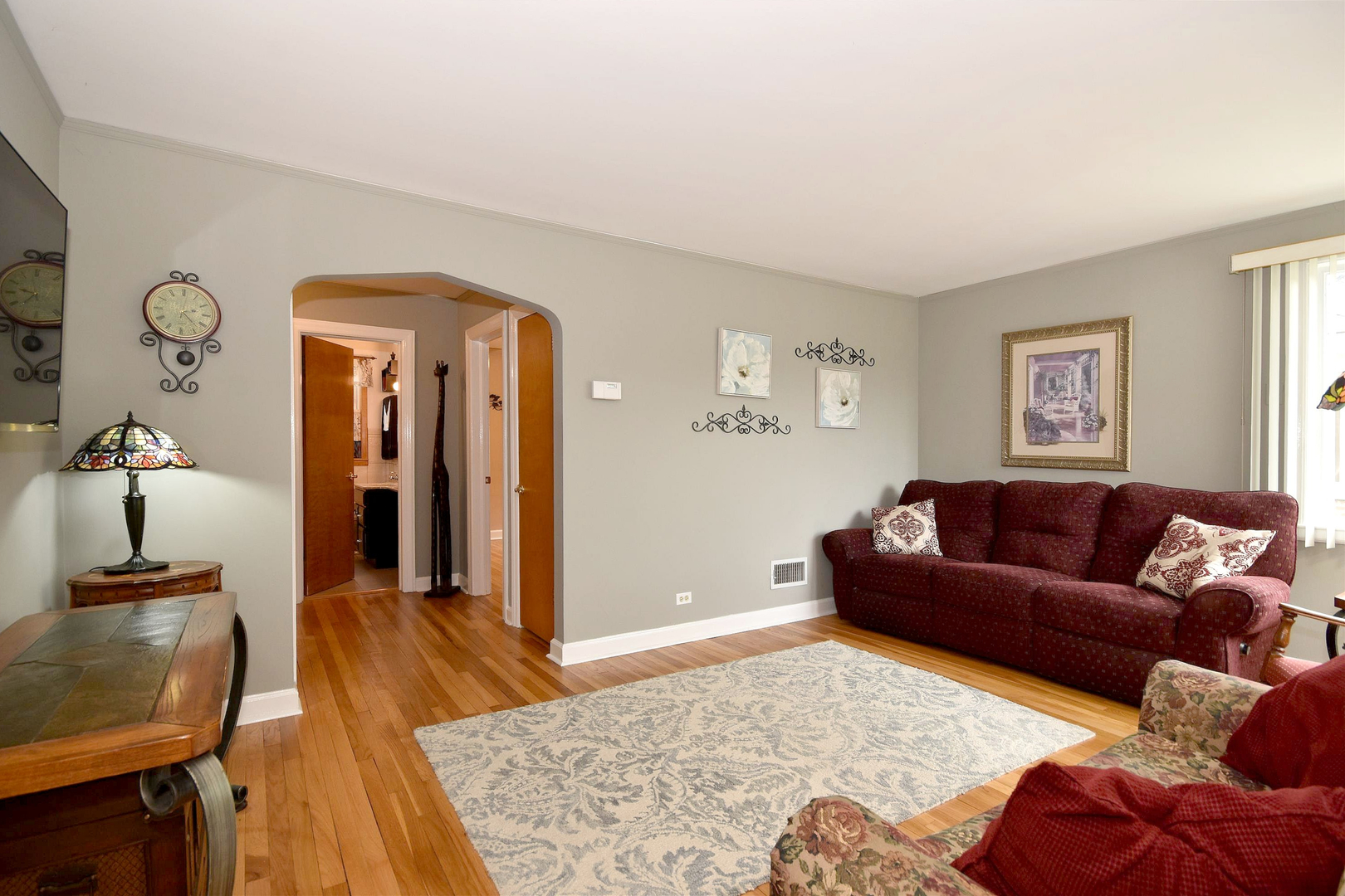 8423 Riverside Avenue Brookfield, IL 60513 - Photo 7 of 28 a living room with furniture and a wooden floor