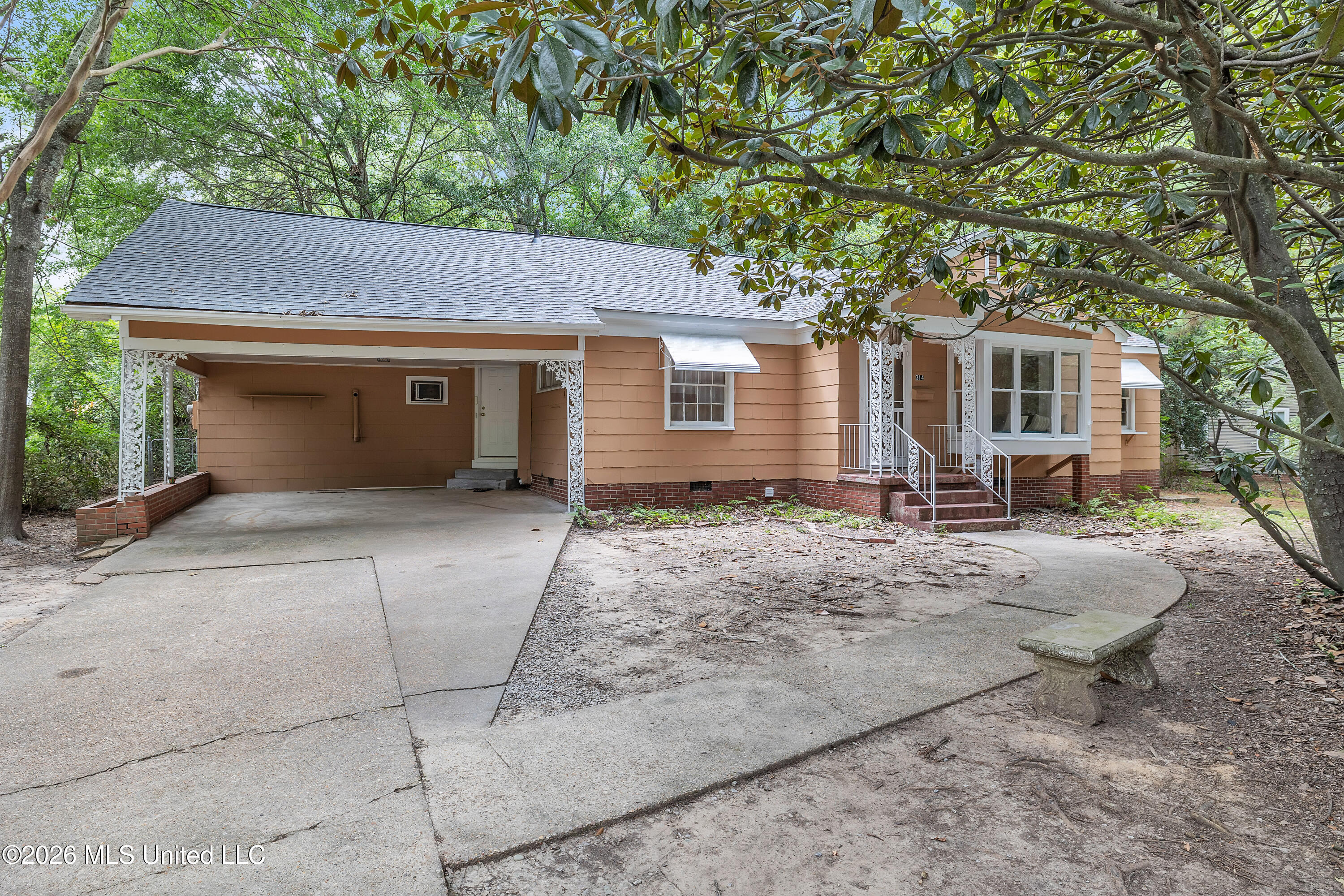 314 Colonial Circle Jackson, MS 39211 - Photo 2 of 43 FI6A4603