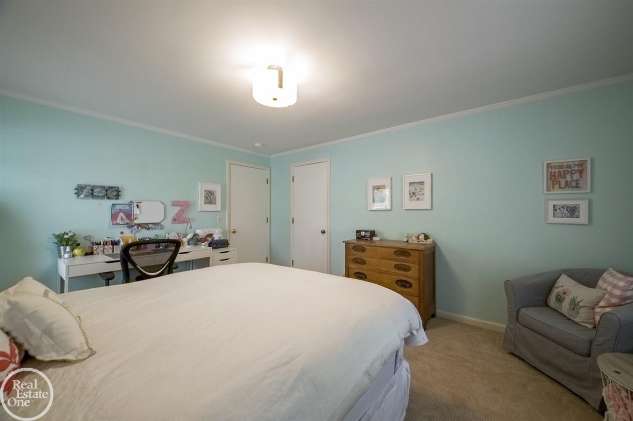 136 Moran Road Grosse Pointe, MI 48236 - Photo 31 of 51 50028565-30.JPG