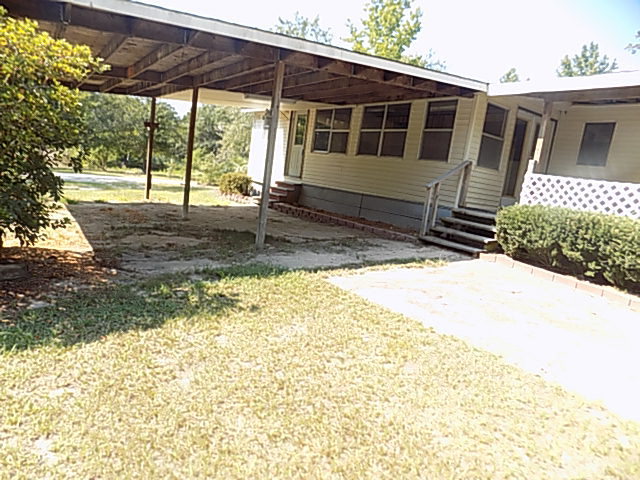 3294 South Lizella Road Lizella, GA 31052 - Photo 5 of 17 a front view of a house with a yard