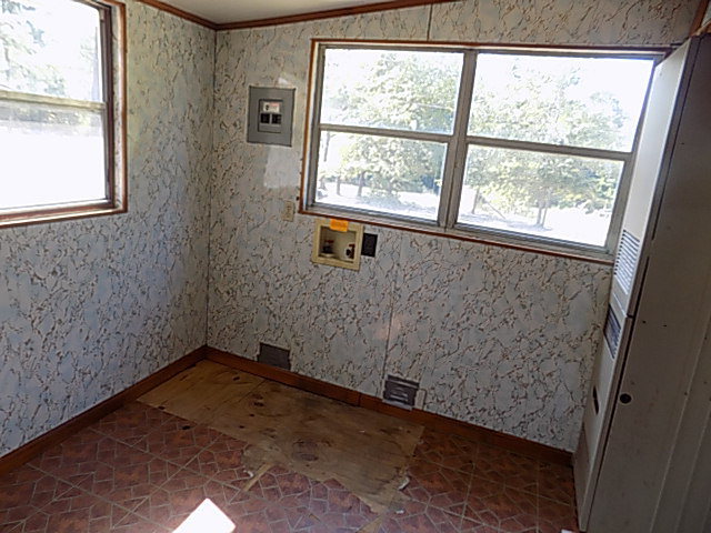 3294 South Lizella Road Lizella, GA 31052 - Photo 9 of 17 an empty room with a window