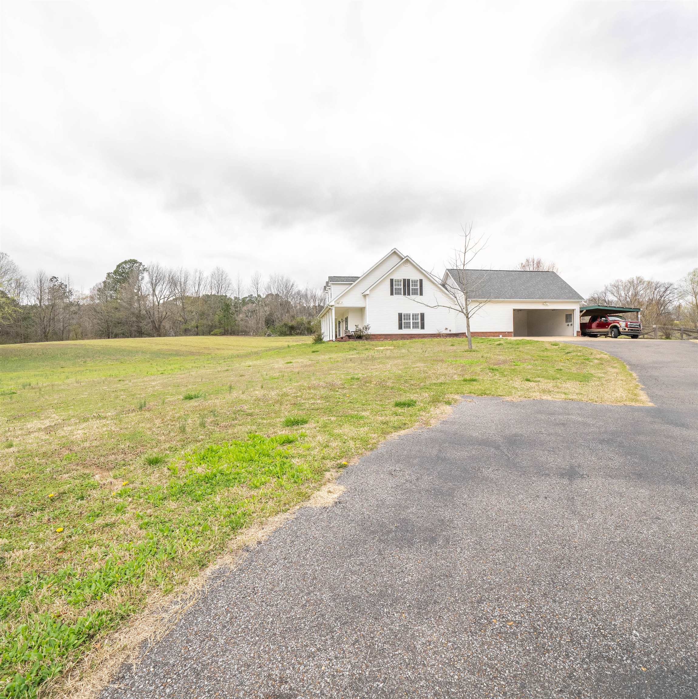 3740 Charles Bartlett Road Millington, TN 38053 - Photo 3 of 36 a view of an ocean and beach