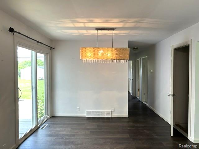 8475 Bridge Lake Road Clarkston, MI 48348 - Photo 14 of 31 Dining room with sliding door