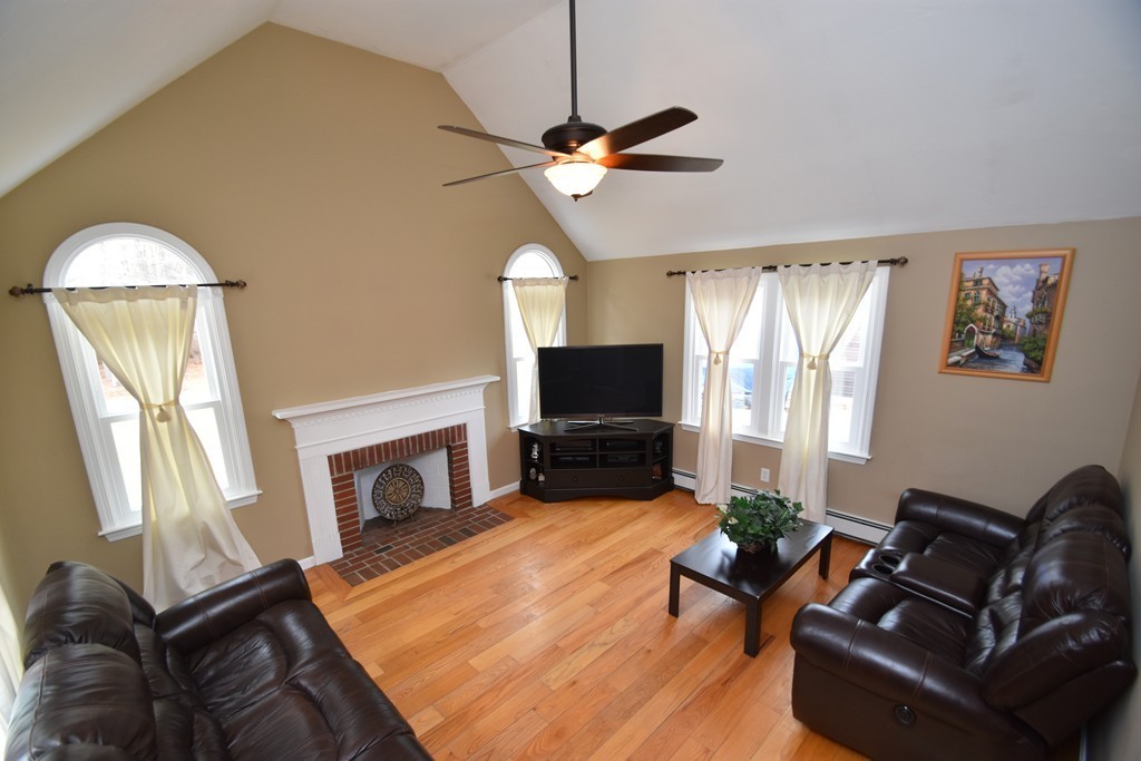 124 Planting Field Road Marshfield, MA 02050 - Photo 4 of 20 Gallery Image 4