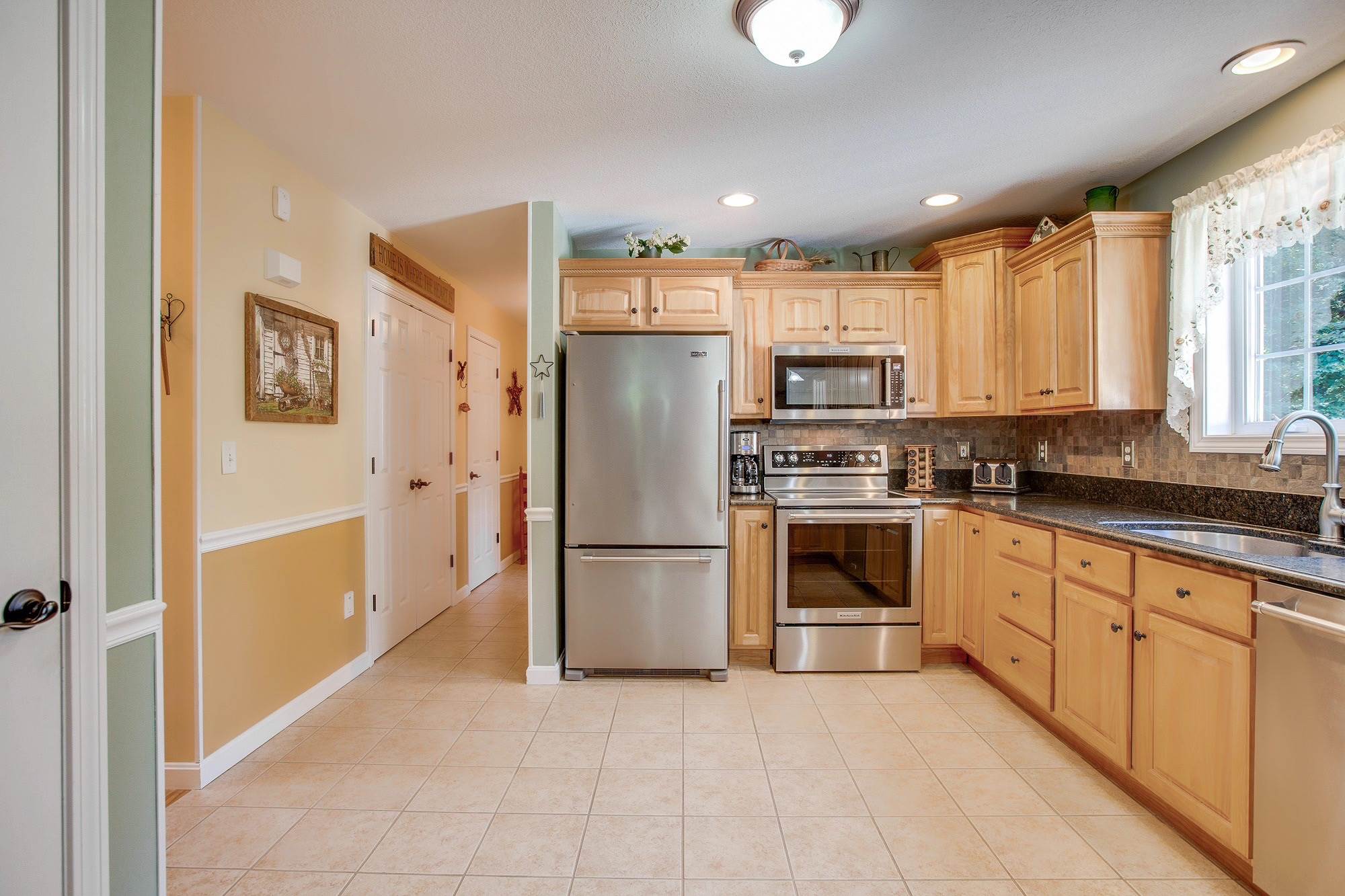 588 Bedford Road New Boston, NH 03070 - Photo 15 of 36
