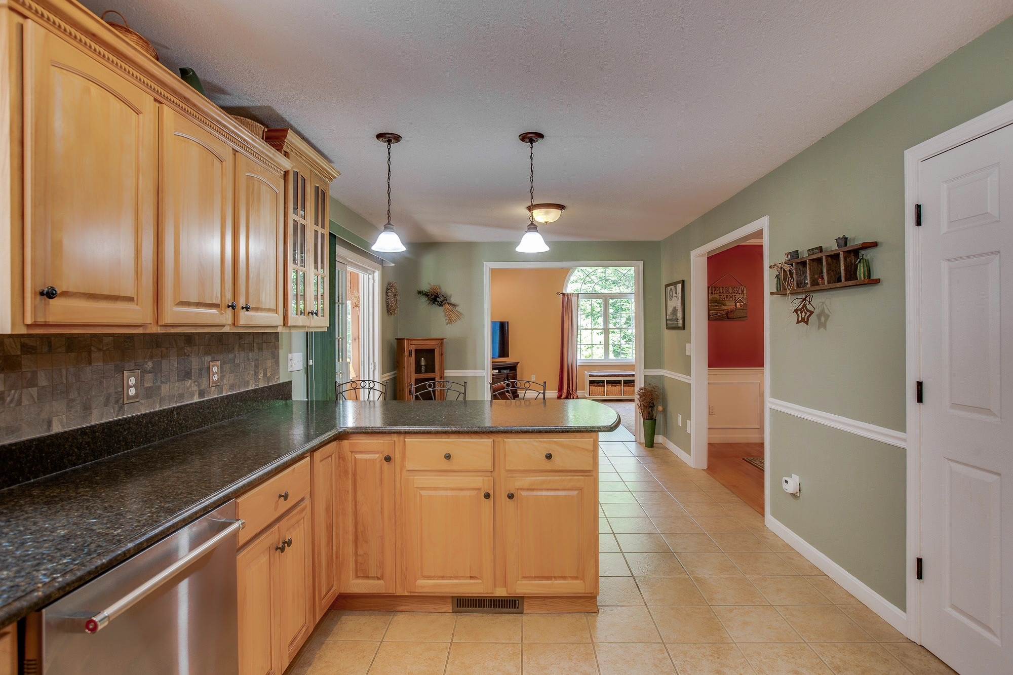 588 Bedford Road New Boston, NH 03070 - Photo 18 of 36